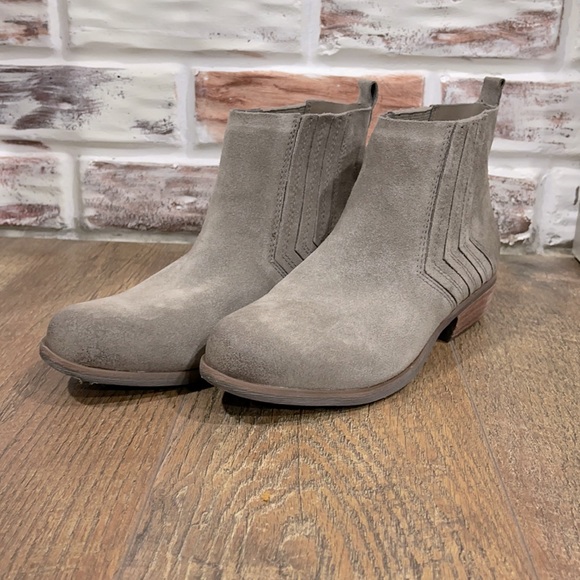 Thyone Taupe Booties - Picture 1 of 4